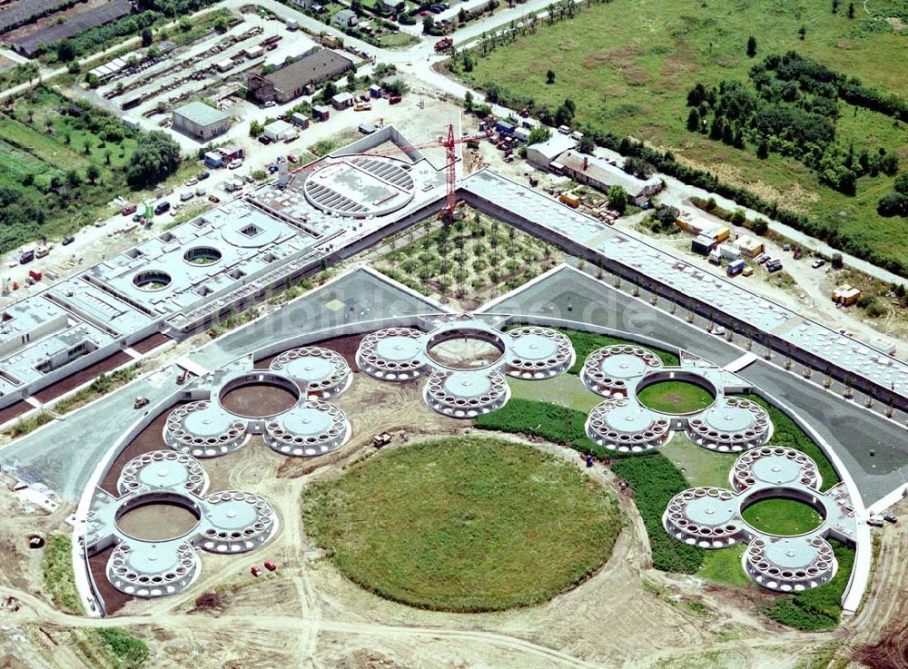 Berlin - Falkenberg aus der Vogelperspektive: Baustelle des Tierheimes Falkenberg an der Dorfstraße / Ahrensfelder Chaussee in Falkenberg (Berlin - Hohenschönhausen).