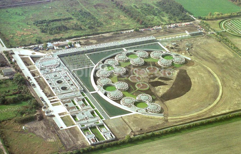 Berlin - Falkenberg aus der Vogelperspektive: Baustelle des Tierheimes Falkenberg an der Dorfstraße / Ahrensfelder Chaussee in Falkenberg (Berlin - Hohenschönhausen).