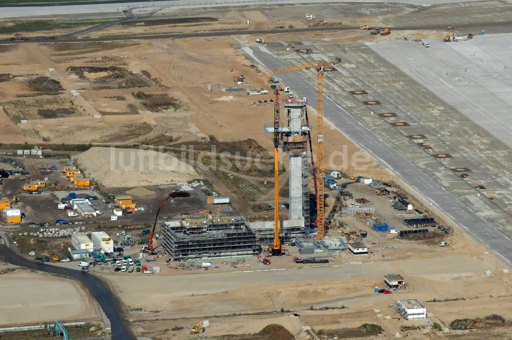 Luftaufnahme Schönefeld - Baustelle Tower auf der Großbaustelle BBI (SXF) Flughafen Berlin - Schönefeld