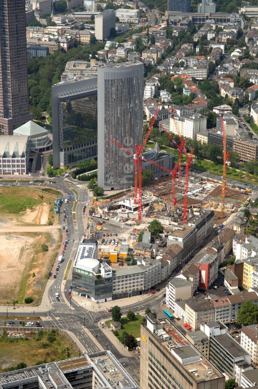 Luftbild Frankfurt am Main - Baustelle des Tower 185 und die Kastor und Pollux-Hochhäuser in Frankfurt am Main