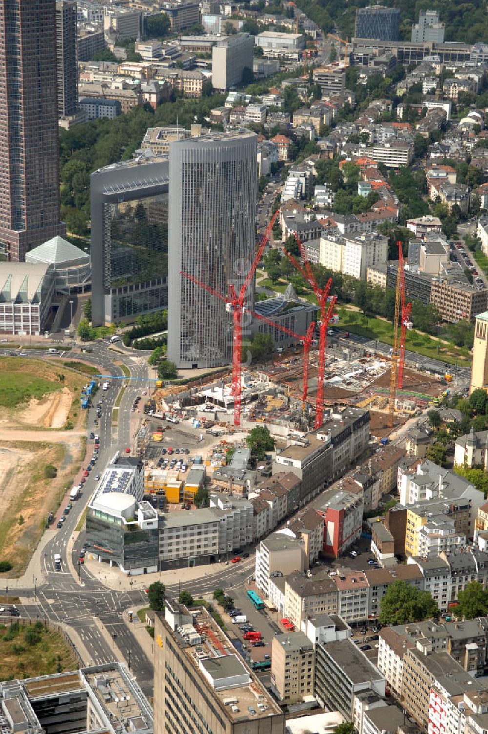 Frankfurt am Main von oben - Baustelle des Tower 185 und die Kastor und Pollux-Hochhäuser in Frankfurt am Main