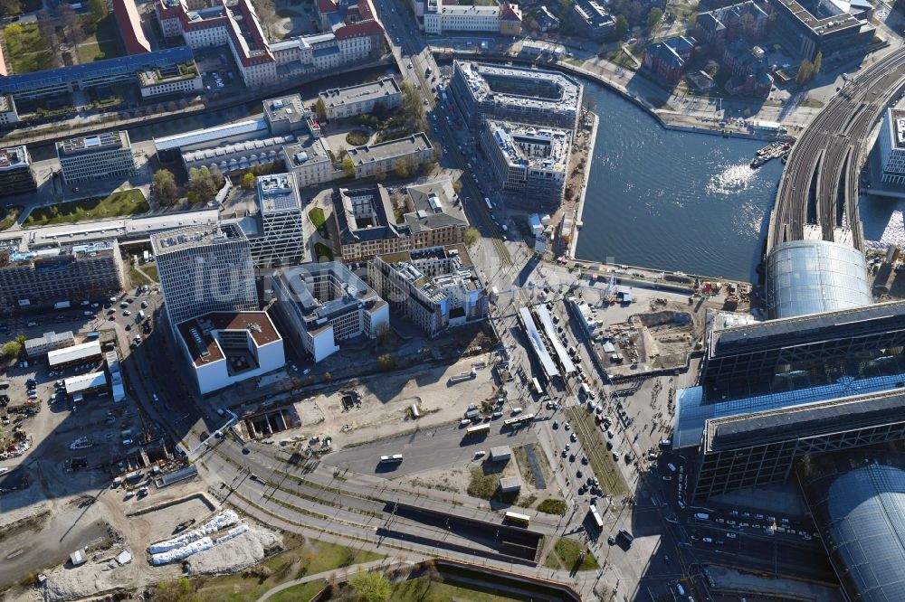 Berlin von oben - Baustelle mit Tunnelführungsarbeiten für die Streckenführung und den Verlauf S 21 Baugrube B und Tunnelrohbau entlang der Invalidenstraße im Ortsteil Mitte in Berlin, Deutschland