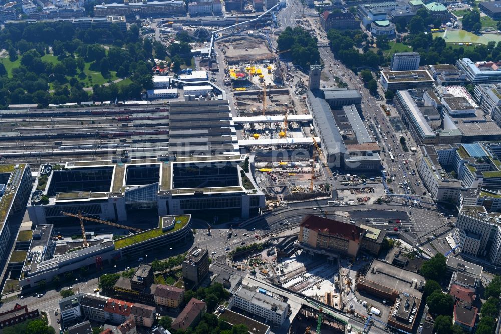 Stuttgart aus der Vogelperspektive: Baustelle mit Tunnelführungsarbeiten für die Streckenführung und den Verlauf des Gebäudes der Ehemalige Bahndirektion S21 in Stuttgart im Bundesland Baden-Württemberg, Deutschland