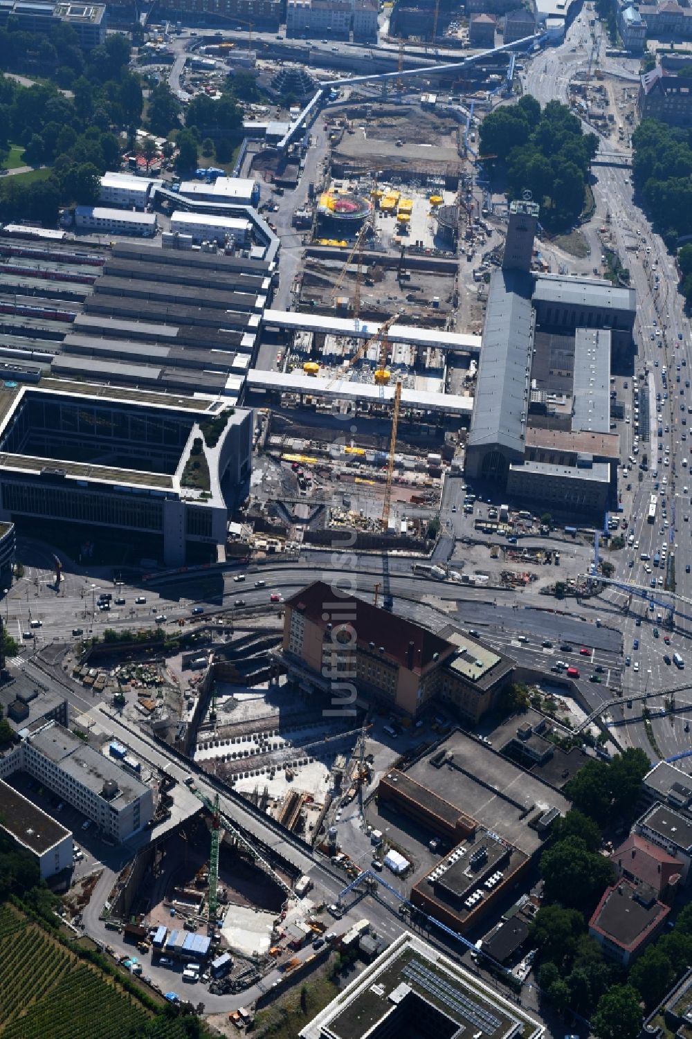 Luftbild Stuttgart - Baustelle mit Tunnelführungsarbeiten für die Streckenführung und den Verlauf des Gebäudes der Ehemalige Bahndirektion S21 in Stuttgart im Bundesland Baden-Württemberg, Deutschland