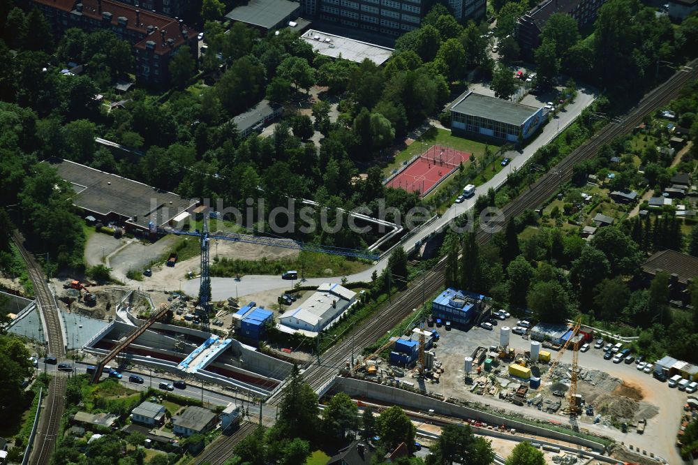 Hamburg aus der Vogelperspektive: Baustelle mit Tunnelführungsarbeiten für die Streckenführung und den Verlauf des Hammer Trog im Ortsteil Eilbek in Hamburg, Deutschland