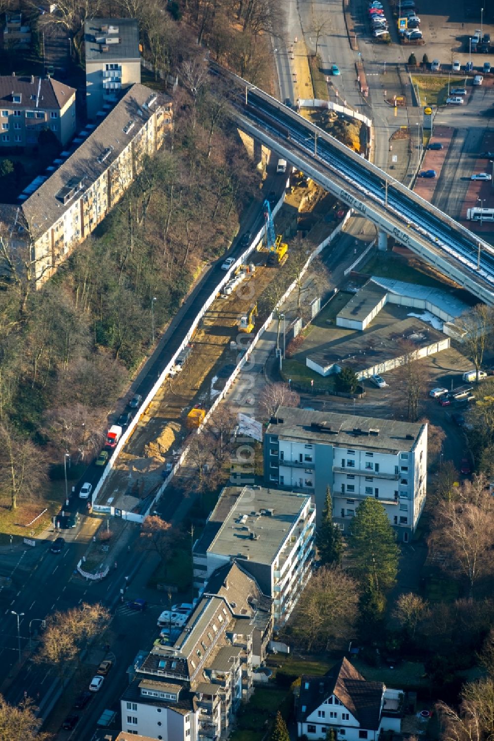 Luftaufnahme Mülheim an der Ruhr - Baustelle mit Tunnelführungsarbeiten für die Streckenführung und den Verlauf Kanalbaustelle Essener Straße zwischen Walkmühlenstraße und Gracht in Mülheim an der Ruhr im Bundesland Nordrhein-Westfalen