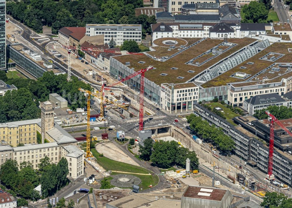 Karlsruhe aus der Vogelperspektive: Baustelle mit Tunnelführungsarbeiten für die Streckenführung und den Verlauf der Kriegsstraße in Karlsruhe im Bundesland Baden-Württemberg, Deutschland