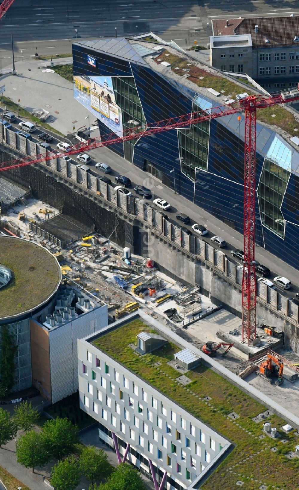 Luftaufnahme Karlsruhe - Baustelle mit Tunnelführungsarbeiten für die Streckenführung und den Verlauf der Ludwig-Erhard-Allee in Karlsruhe im Bundesland Baden-Württemberg, Deutschland