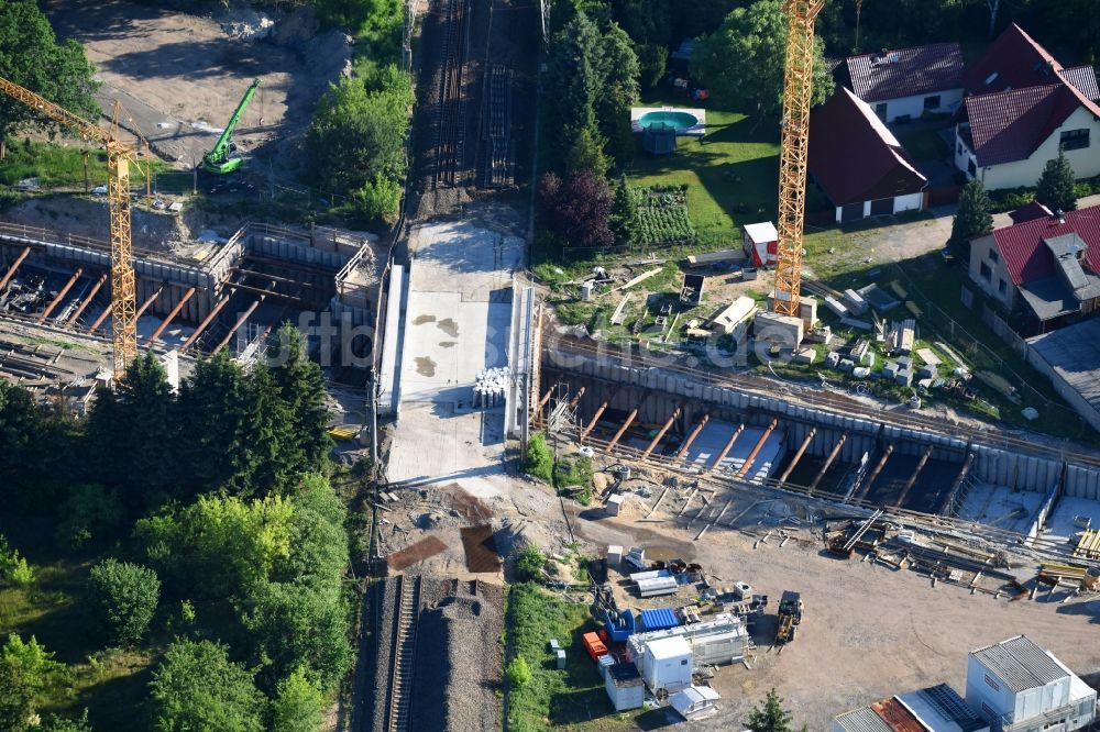 Luftaufnahme Walddrehna - Baustelle mit Tunnelführungsarbeiten für die Streckenführung und den Verlauf der Walddrehna Lindenstraße in Walddrehna im Bundesland Brandenburg, Deutschland