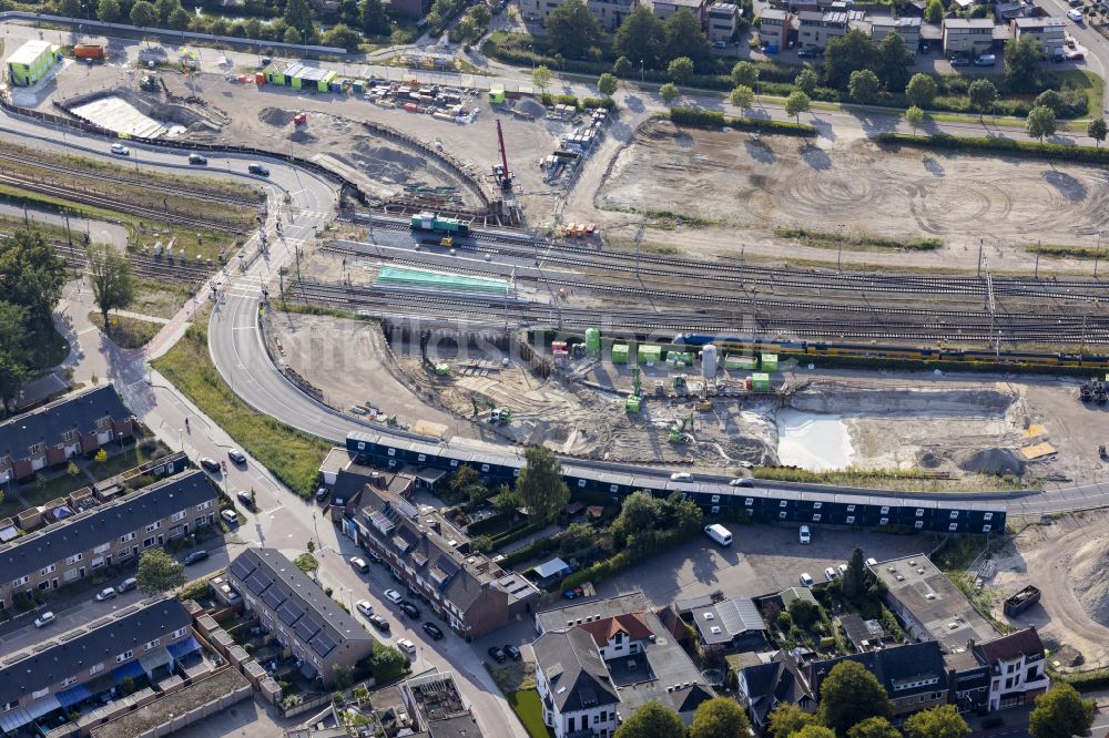 Venlo von oben - Baustelle mit Tunnelführungsarbeiten für die Streckenführung und den Verlauf zur Unterführung der Bahngleise der Schienenstrecke in Venlo in Limburg, Niederlande