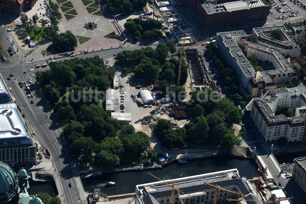 Berlin von oben - Baustelle mit Tunnelführungsarbeiten für die Verlängerung der U-Bahn-Linie der U5 in Berlin