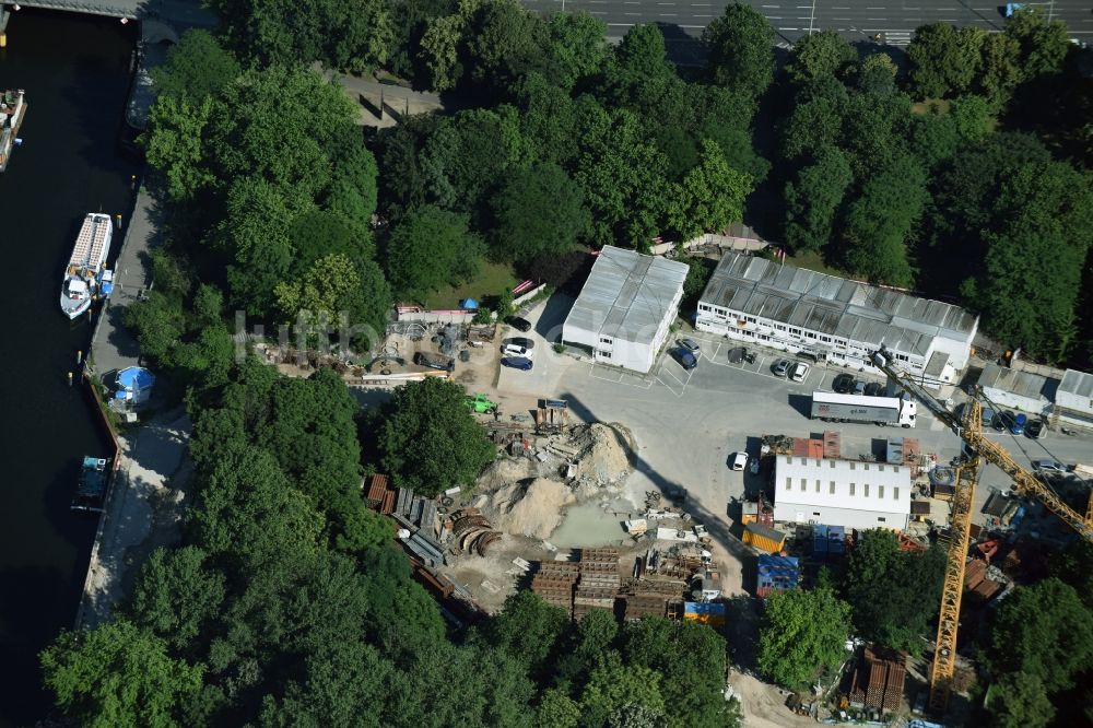 Luftbild Berlin - Baustelle mit Tunnelführungsarbeiten für die Verlängerung der U-Bahn-Linie der U5 in Berlin