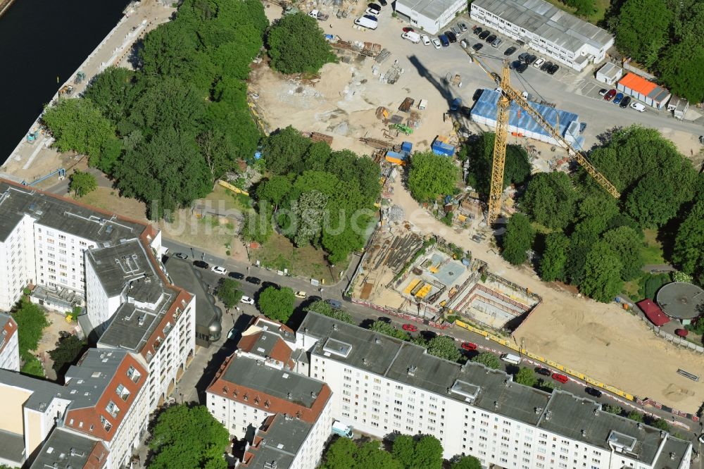 Luftaufnahme Berlin - Baustelle mit Tunnelführungsarbeiten für die Verlängerung der U-Bahn-Linie der U5 in Berlin