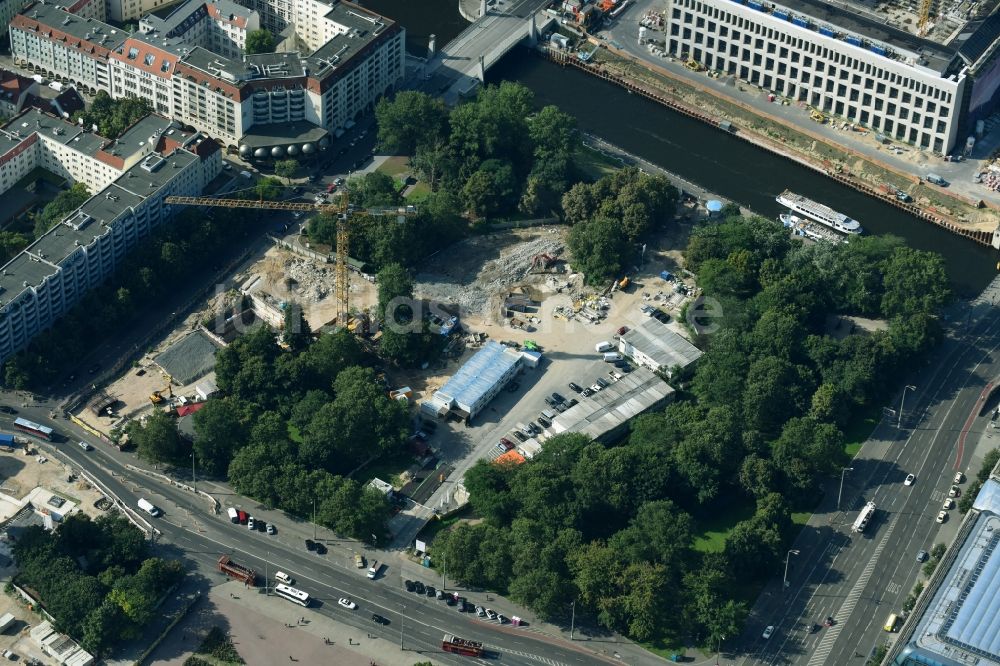 Berlin von oben - Baustelle mit Tunnelführungsarbeiten für die Verlängerung der U-Bahn-Linie der U5 in Berlin