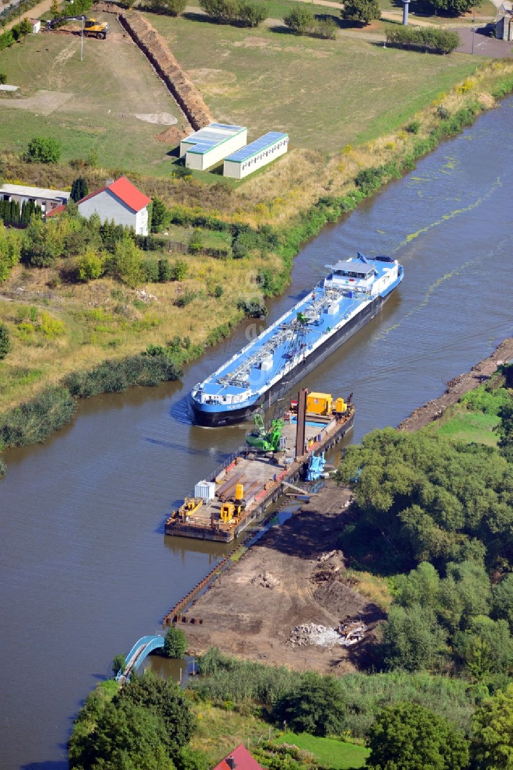 Luftaufnahme Genthin - Baustelle am Ufer des Elbe-Havel-Kanal in Genthin im Bundesland Sachsen-Anhalt