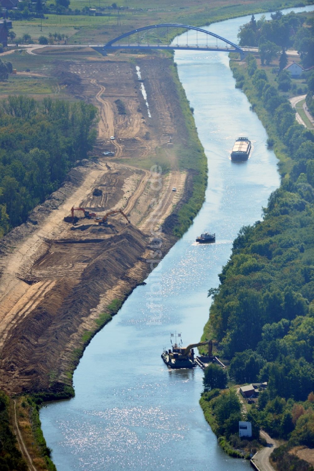 Güsen aus der Vogelperspektive: Baustelle am Ufer des Elbe-Havel-Kanal in Güsen im Bundesland Sachsen-Anhalt