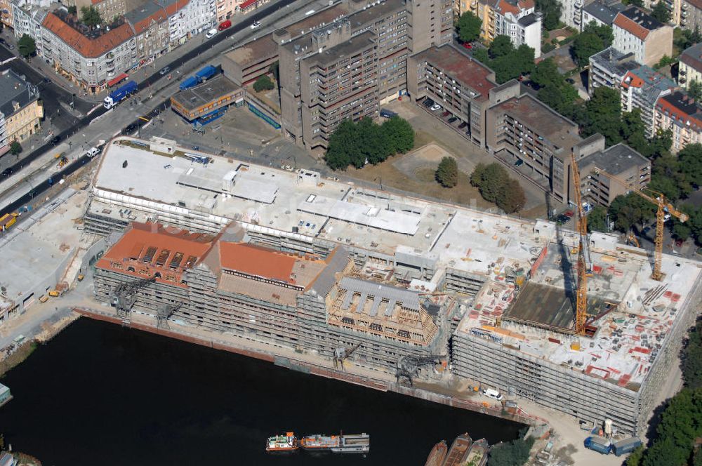 Berlin aus der Vogelperspektive: Baustelle vom Umbau Hafen Tempelhof