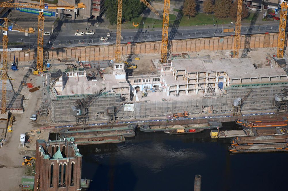 Berlin von oben - Baustelle vom Umbau Hafen Tempelhof in Berlin