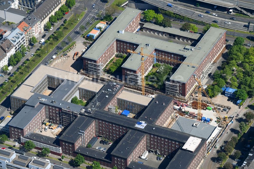 Düsseldorf aus der Vogelperspektive: Baustelle zu Umbauarbeiten am Polizeipräsidium und dem Ministerium für Bauen und Wohnen in Düsseldorf im Bundesland Nordrhein-Westfalen