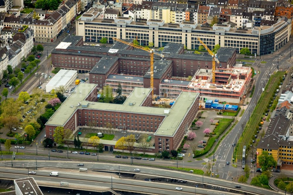 Luftbild Düsseldorf - Baustelle zu Umbauarbeiten am Polizeipräsidium und dem Ministerium für Bauen und Wohnen an der Hubertusstraße in Düsseldorf im Bundesland Nordrhein-Westfalen