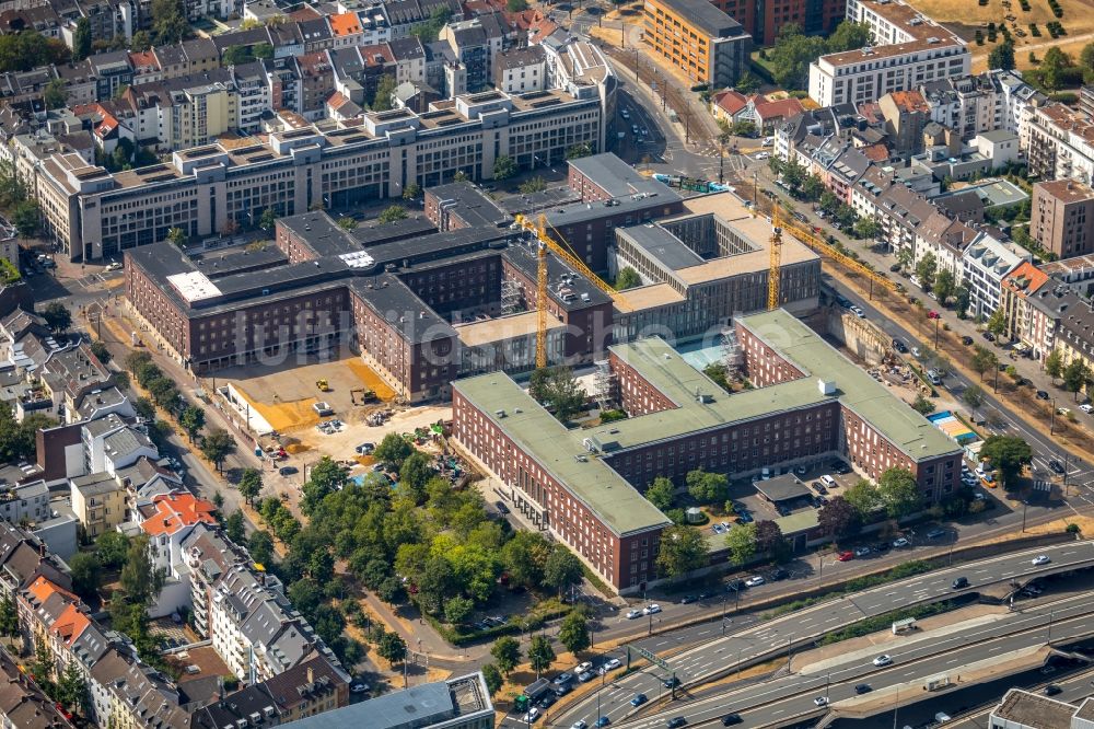 Luftbild Düsseldorf - Baustelle zu Umbauarbeiten am Polizeipräsidium und dem Ministerium für Bauen und Wohnen an der Hubertusstraße in Düsseldorf im Bundesland Nordrhein-Westfalen