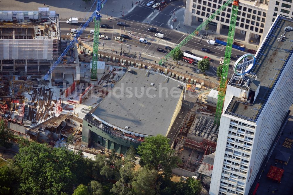 Berlin aus der Vogelperspektive: Baustelle des Umbaus des Gebäudeensembles Bikinihaus in der Budapester Straße im Bezirk Charlottenburg in Berlin