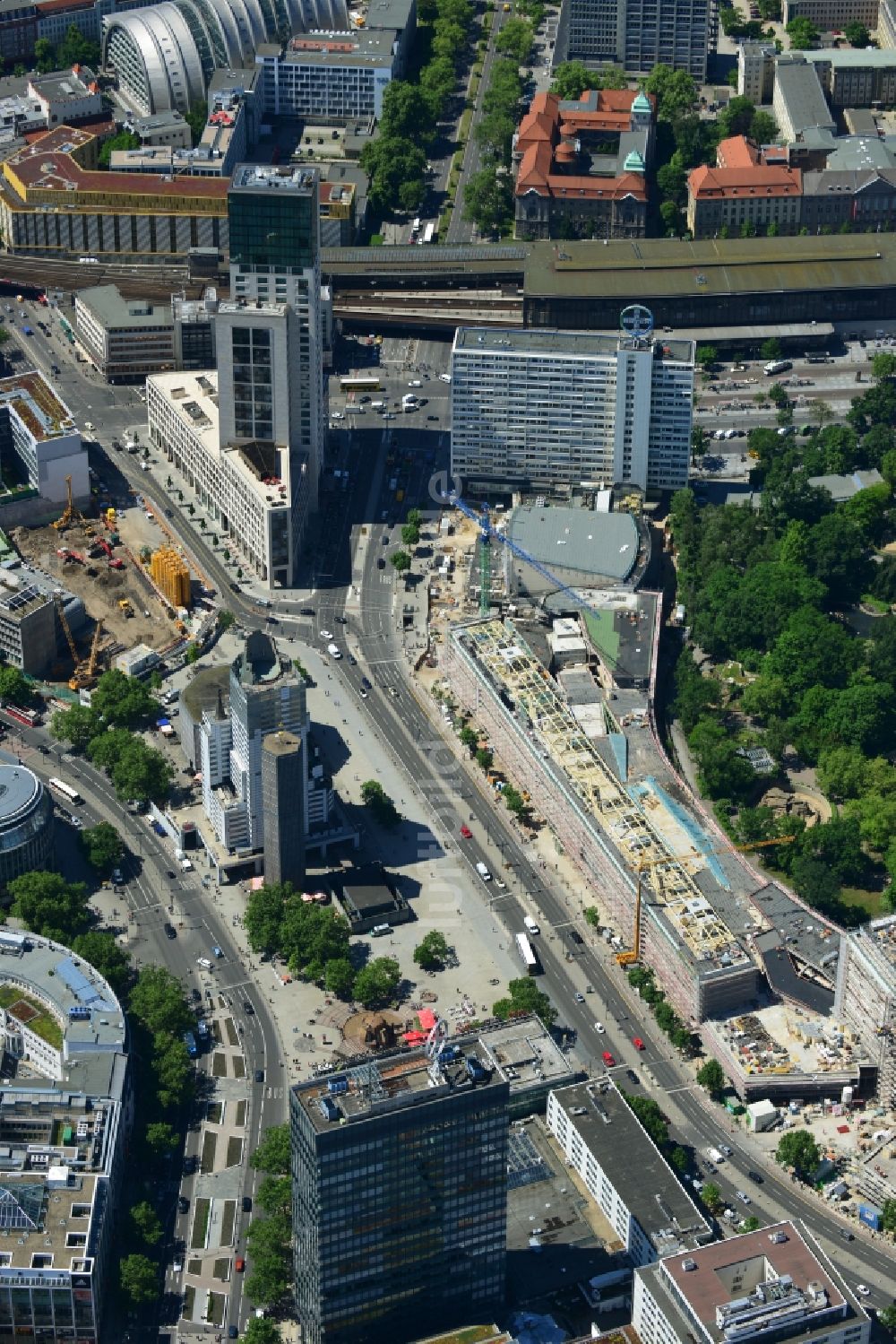 Luftbild Berlin - Baustelle des Umbaus des Gebäudeensembles Bikinihaus in der Budapester Straße im Bezirk Charlottenburg in Berlin