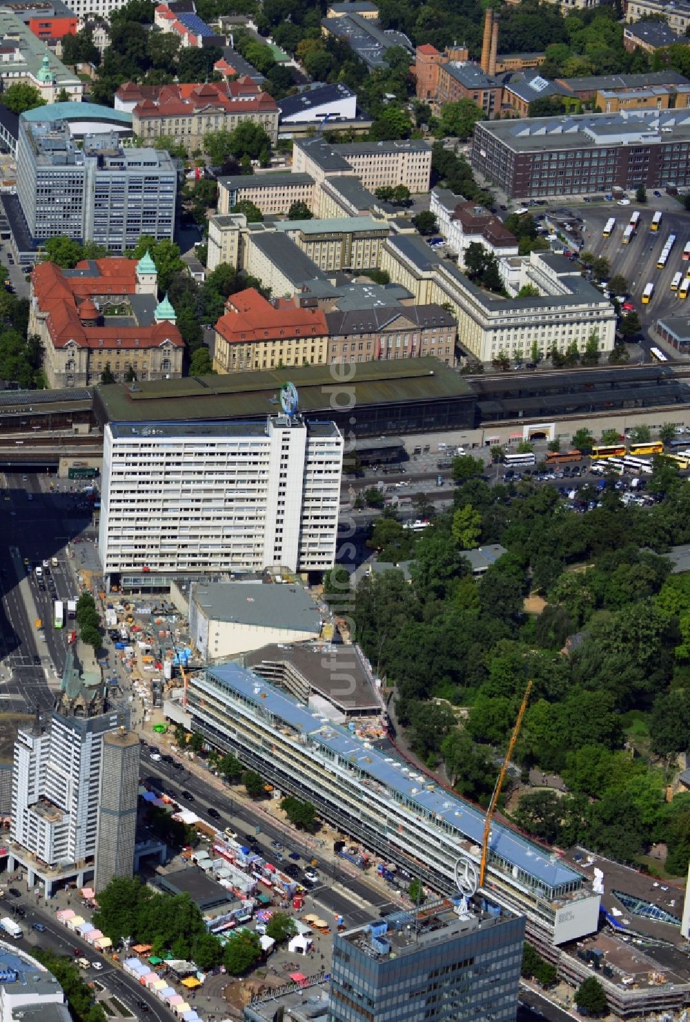 Luftaufnahme Berlin - Baustelle des Umbaus des Gebäudeensembles Bikinihaus in der Budapester Straße im Bezirk Charlottenburg in Berlin