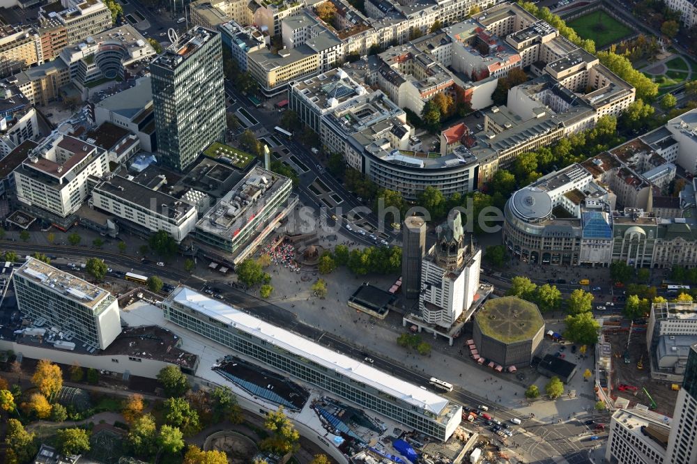 Luftbild Berlin - Baustelle des Umbaus des Gebäudeensembles Bikinihaus in der Budapester Straße im Bezirk Charlottenburg in Berlin