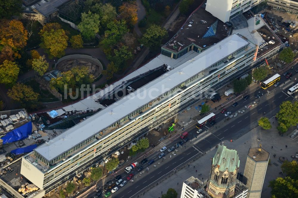 Berlin von oben - Baustelle des Umbaus des Gebäudeensembles Bikinihaus in der Budapester Straße im Bezirk Charlottenburg in Berlin