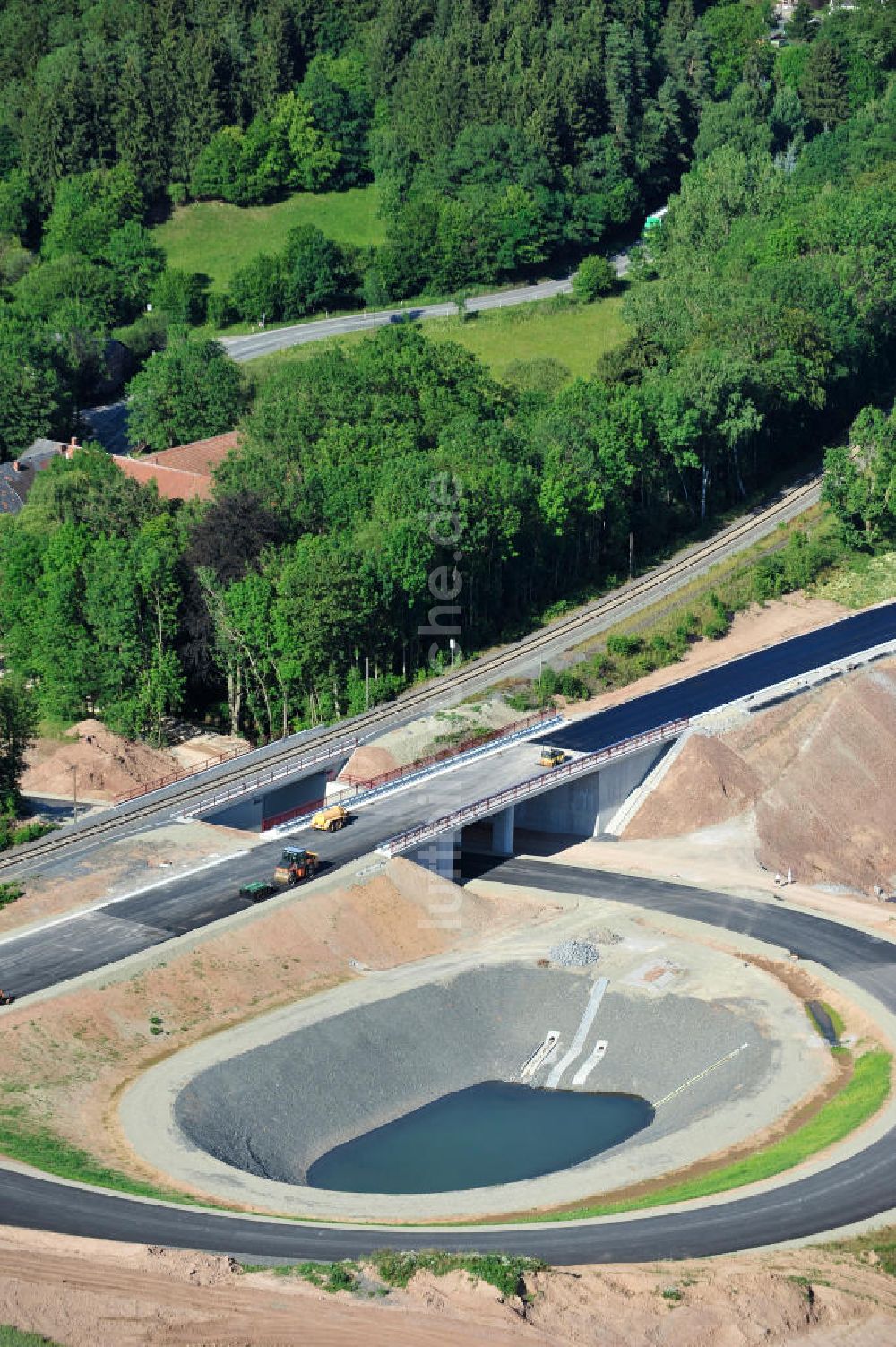 Luftaufnahme Uslar - Baustelle Umgehungsstraße B241 mit Talbrücke Volpriehausen nahe Uslar in Niedersachsen