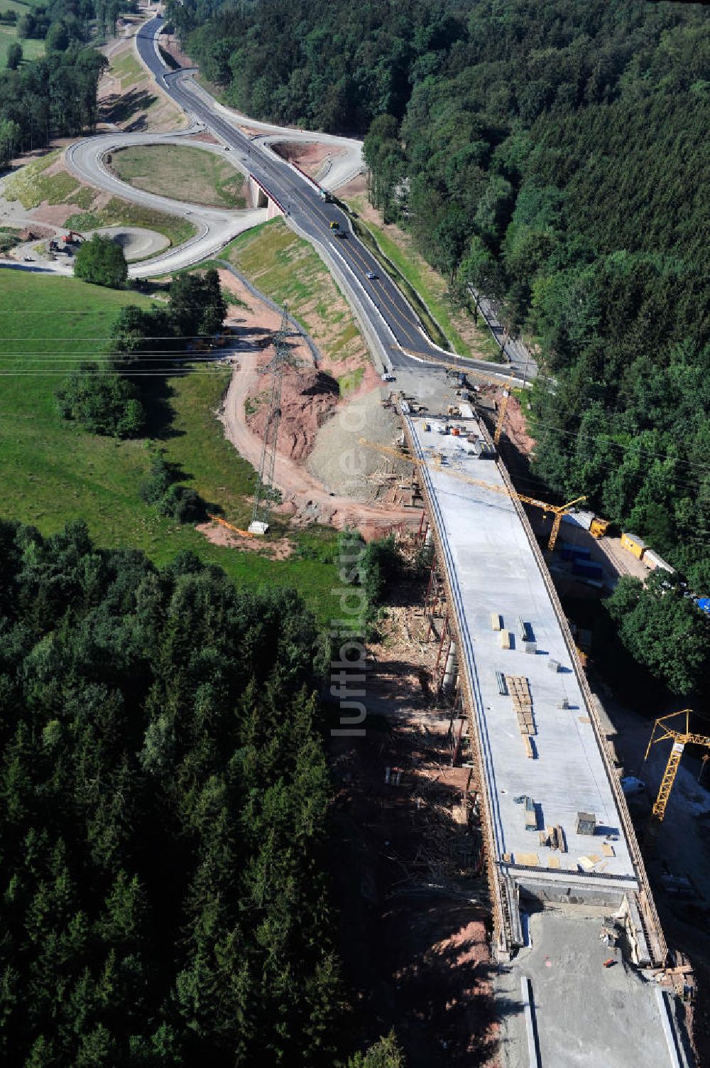 Uslar aus der Vogelperspektive: Baustelle Umgehungsstraße B241 mit Talbrücke Volpriehausen nahe Uslar in Niedersachsen