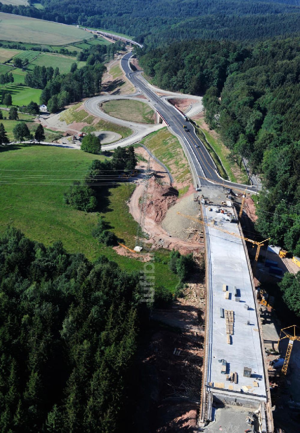 Luftbild Uslar - Baustelle Umgehungsstraße B241 mit Talbrücke Volpriehausen nahe Uslar in Niedersachsen