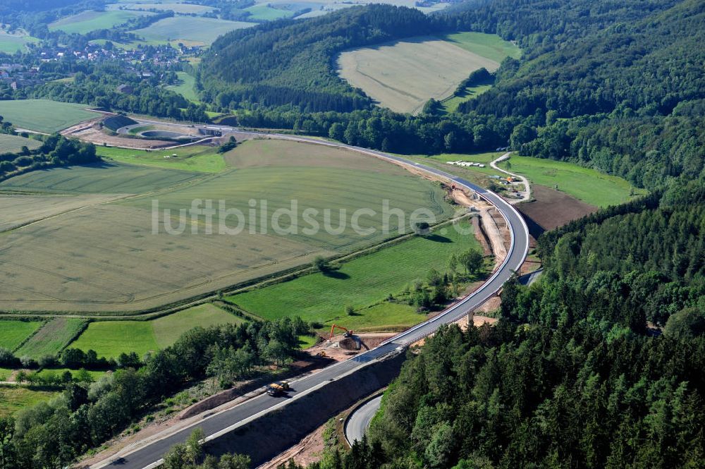 Uslar aus der Vogelperspektive: Baustelle Umgehungsstraße B241 mit Talbrücke Volpriehausen nahe Uslar in Niedersachsen