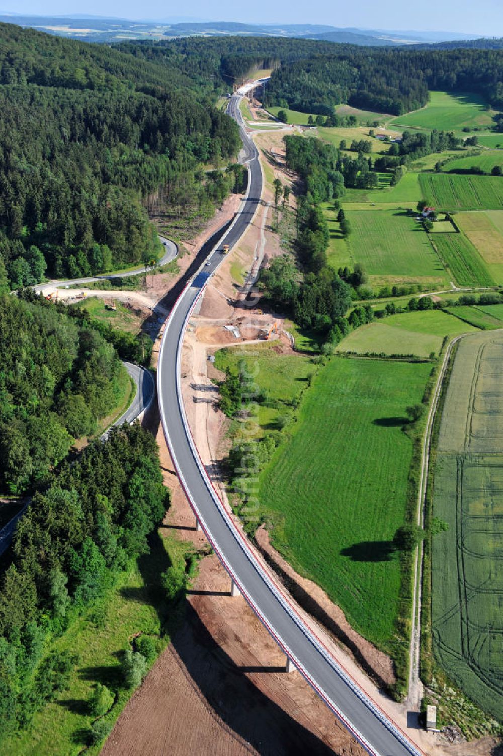 Uslar von oben - Baustelle Umgehungsstraße B241 mit Talbrücke Volpriehausen nahe Uslar in Niedersachsen