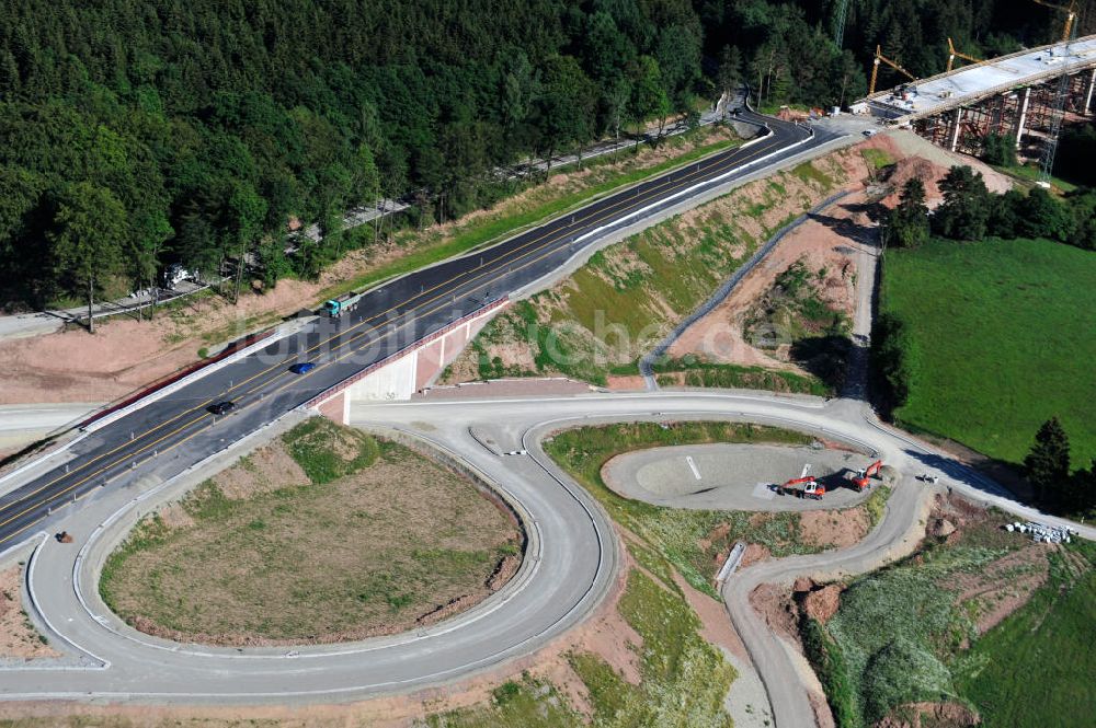 Uslar aus der Vogelperspektive: Baustelle Umgehungsstraße B241 mit Talbrücke Volpriehausen nahe Uslar in Niedersachsen