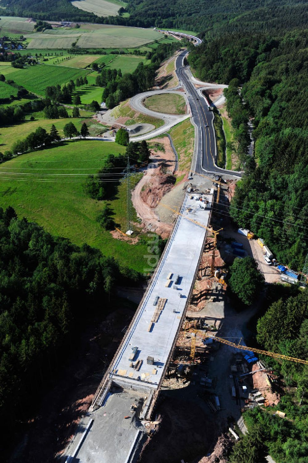 Luftbild Uslar - Baustelle Umgehungsstraße B241 mit Talbrücke Volpriehausen nahe Uslar in Niedersachsen