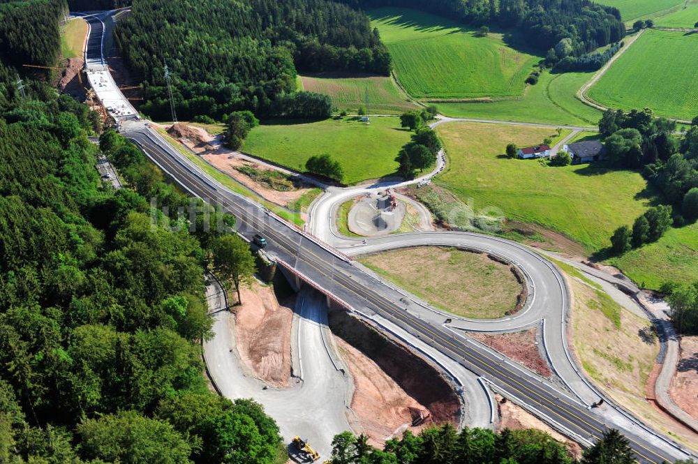 Uslar aus der Vogelperspektive: Baustelle Umgehungsstraße B241 mit Talbrücke Volpriehausen nahe Uslar in Niedersachsen