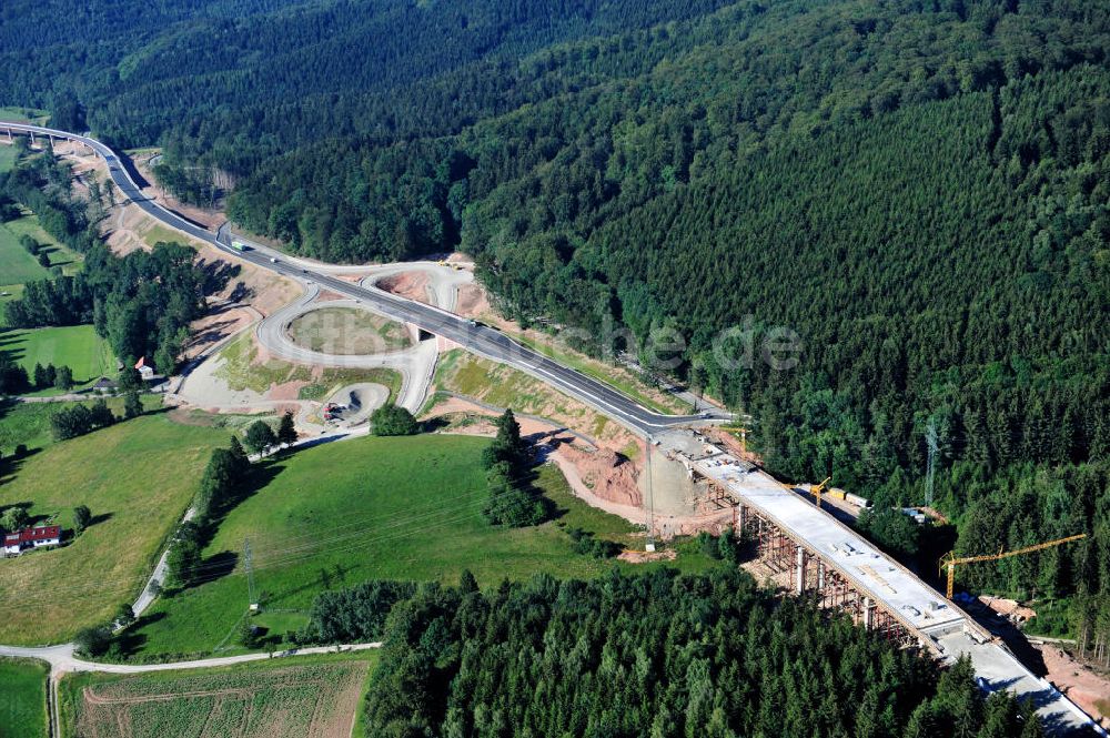 Uslar aus der Vogelperspektive: Baustelle Umgehungsstraße B241 mit Talbrücke Volpriehausen nahe Uslar in Niedersachsen