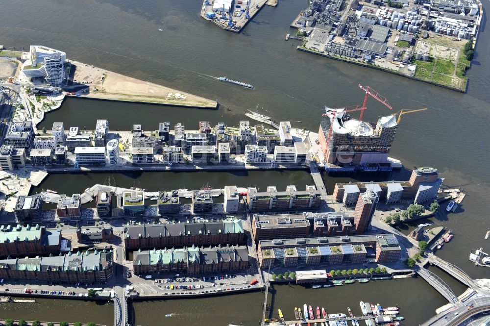 Luftaufnahme Hamburg - Baustelle der umstrittenen Elbphilharmonie auf dem Kaispeicher A in der HafenCity von Hamburg