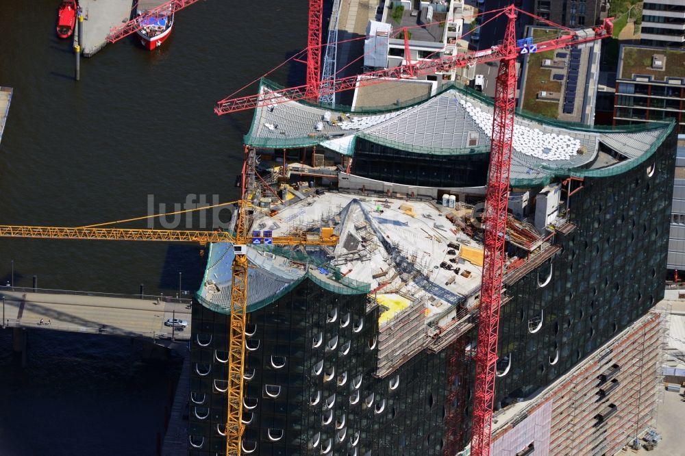 Hamburg von oben - Baustelle der umstrittenen Elbphilharmonie auf dem Kaispeicher A in der HafenCity von Hamburg