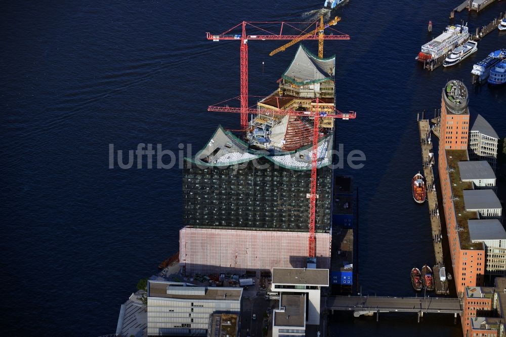 Luftbild Hamburg - Baustelle der umstrittenen Elbphilharmonie auf dem Kaispeicher A in der HafenCity von Hamburg