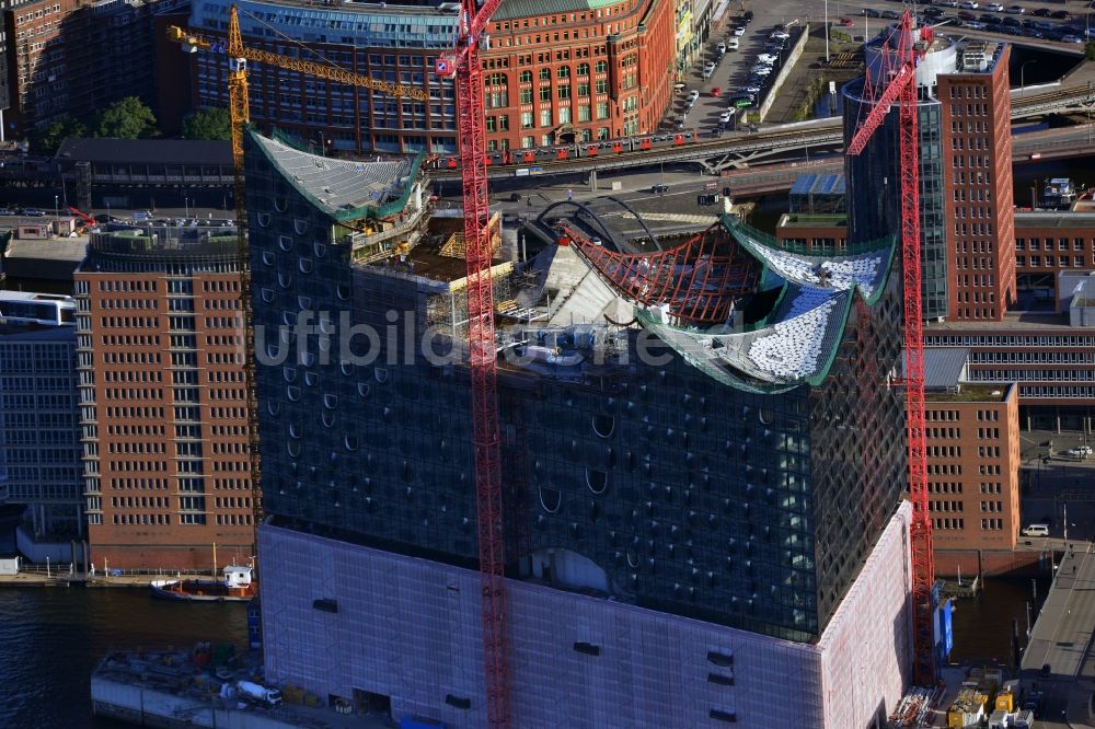 Luftaufnahme Hamburg - Baustelle der umstrittenen Elbphilharmonie auf dem Kaispeicher A in der HafenCity von Hamburg