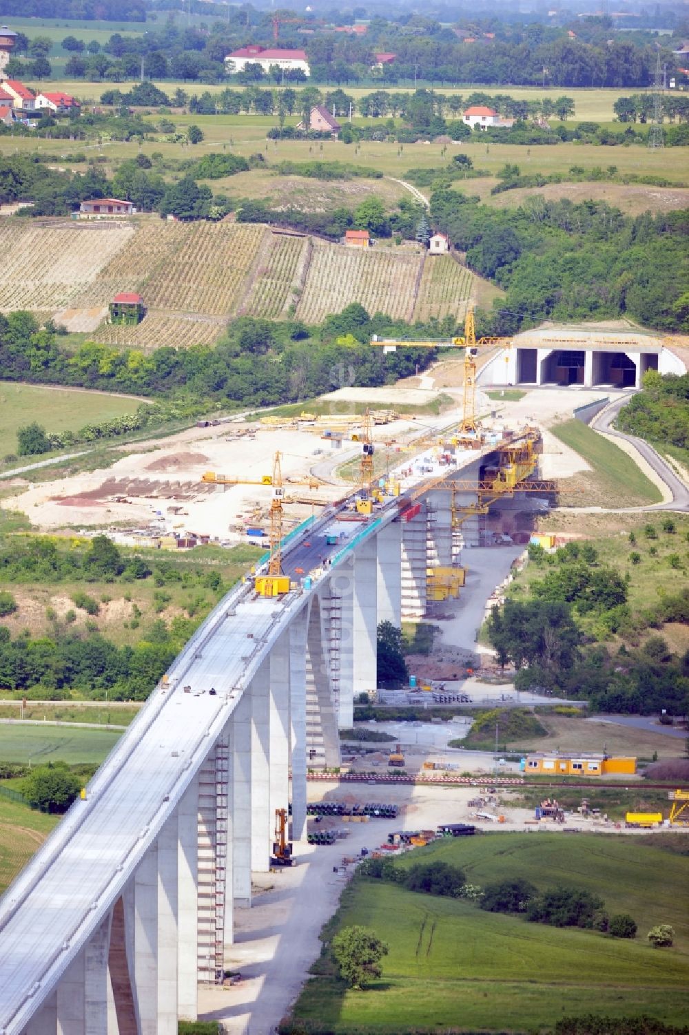 Karsdorf aus der Vogelperspektive: Baustelle Unstruttalbrücke der Deutschen Bahn bei Karsdorf in Sachsen-Anhalt