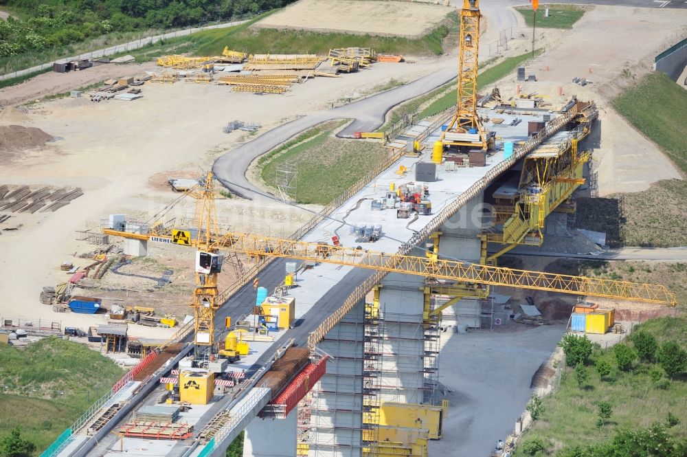 Karsdorf aus der Vogelperspektive: Baustelle Unstruttalbrücke der Deutschen Bahn bei Karsdorf in Sachsen-Anhalt