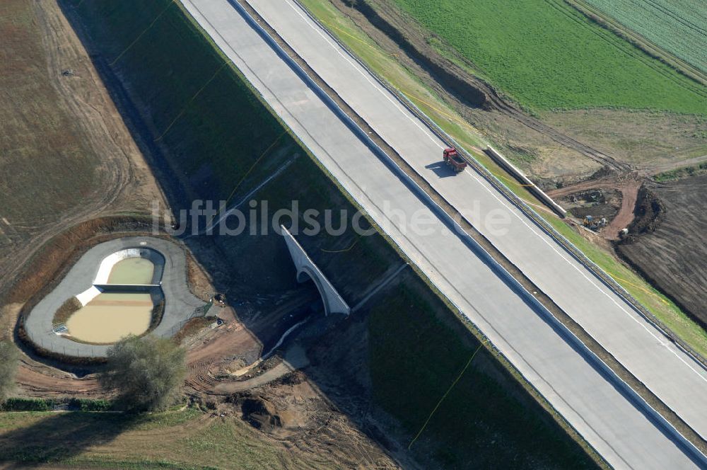 Madelungen von oben - Baustelle einer Unterführung der A4 mit Regenrückhaltebecken bei Madelungen