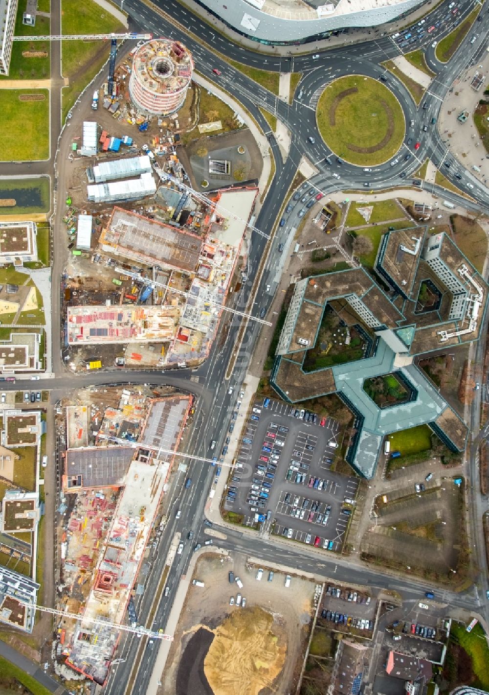 Luftaufnahme Essen - Baustelle der Unternehmenszentrale der Funke Mediengruppe am Berliner Platz in Essen im Bundesland Nordrhein-Westfalen