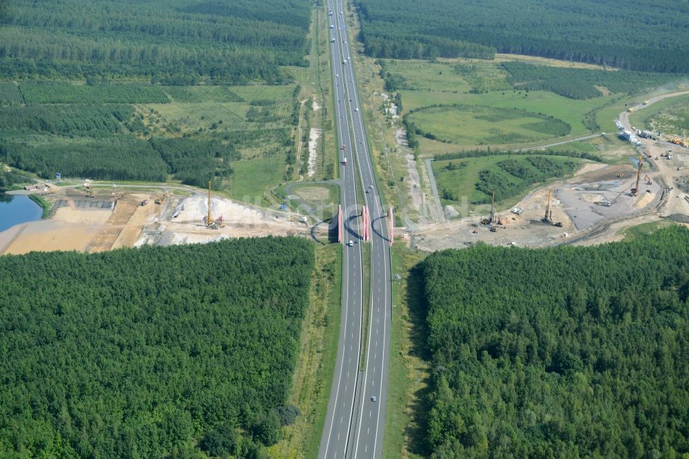 Luftaufnahme Zwenkau - Baustelle Verbindungskanal Harthkanal zwischen Zwenkauer See und Cospudener See in Zwenkau im Bundesland Sachsen