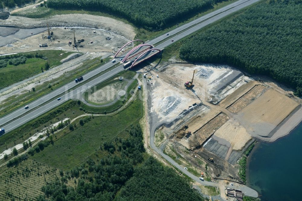 Zwenkau von oben - Baustelle Verbindungskanal Harthkanal zwischen Zwenkauer See und Cospudener See in Zwenkau im Bundesland Sachsen