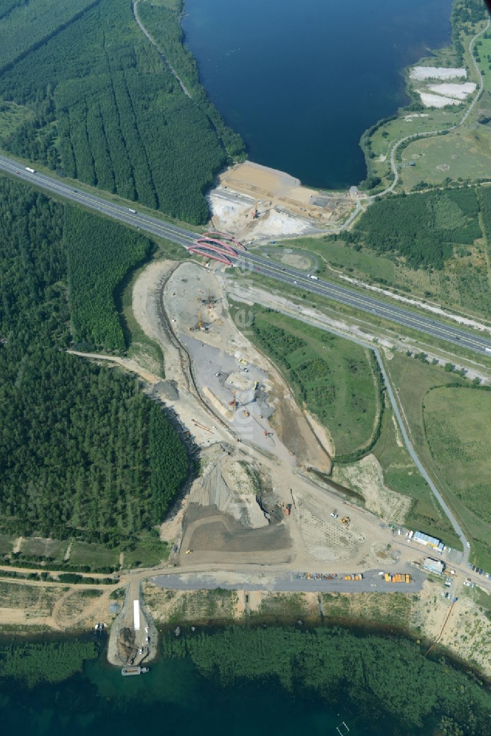 Luftaufnahme Zwenkau - Baustelle Verbindungskanal Harthkanal zwischen Zwenkauer See und Cospudener See in Zwenkau im Bundesland Sachsen